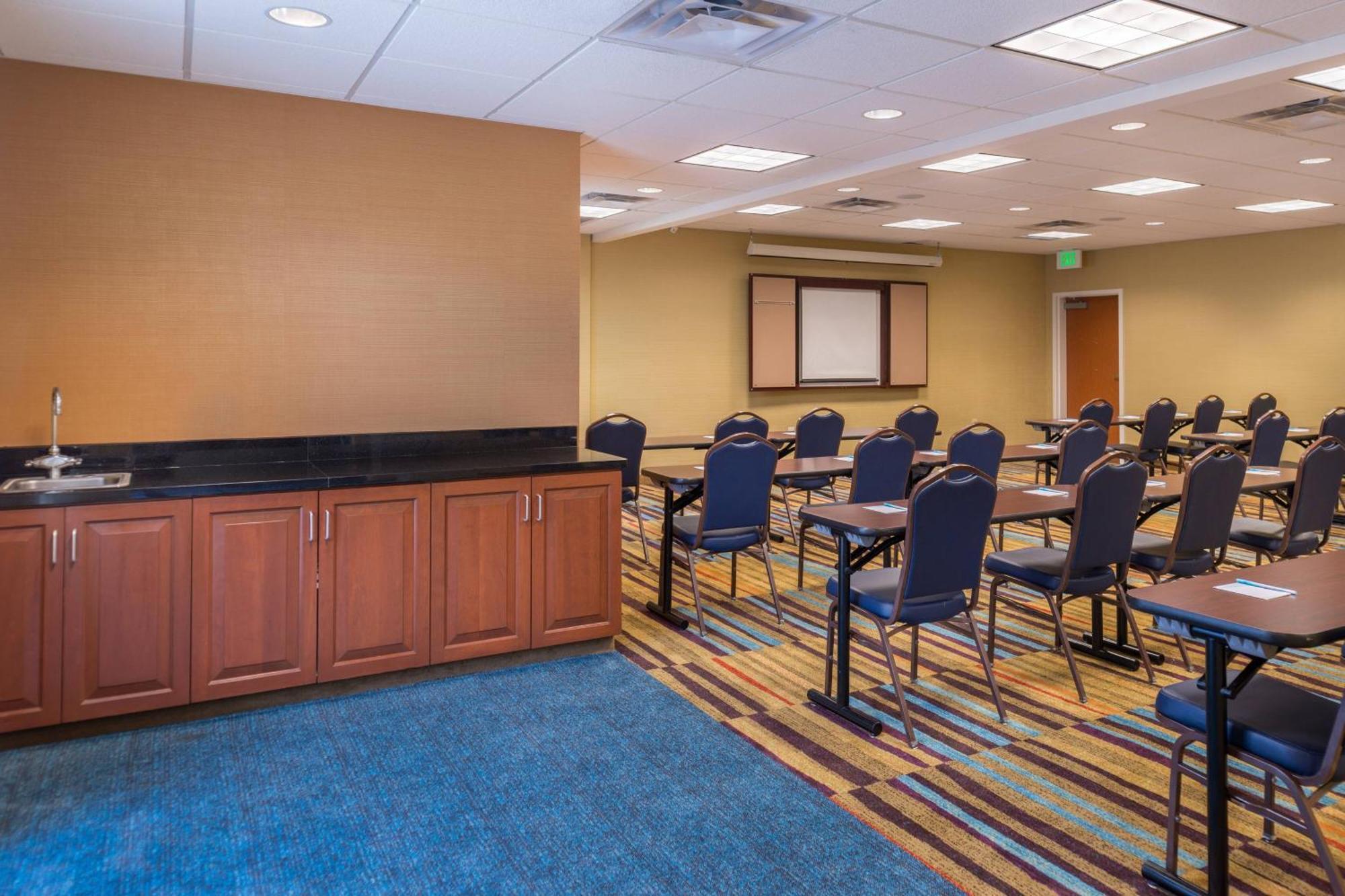 Fairfield And By Marriott San Antonio Northeast / / Rafb Hotel