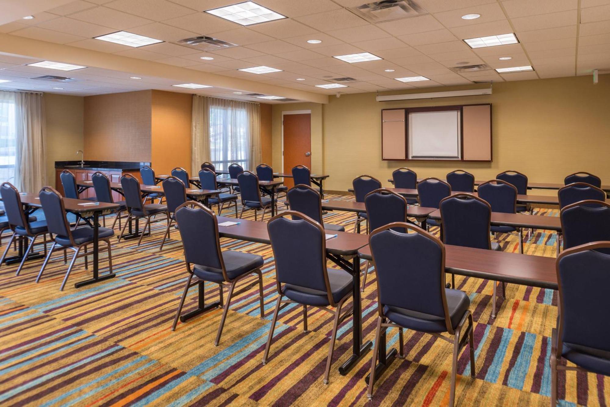 Hotel Fairfield And By Marriott San Antonio Northeast / / Rafb 3*