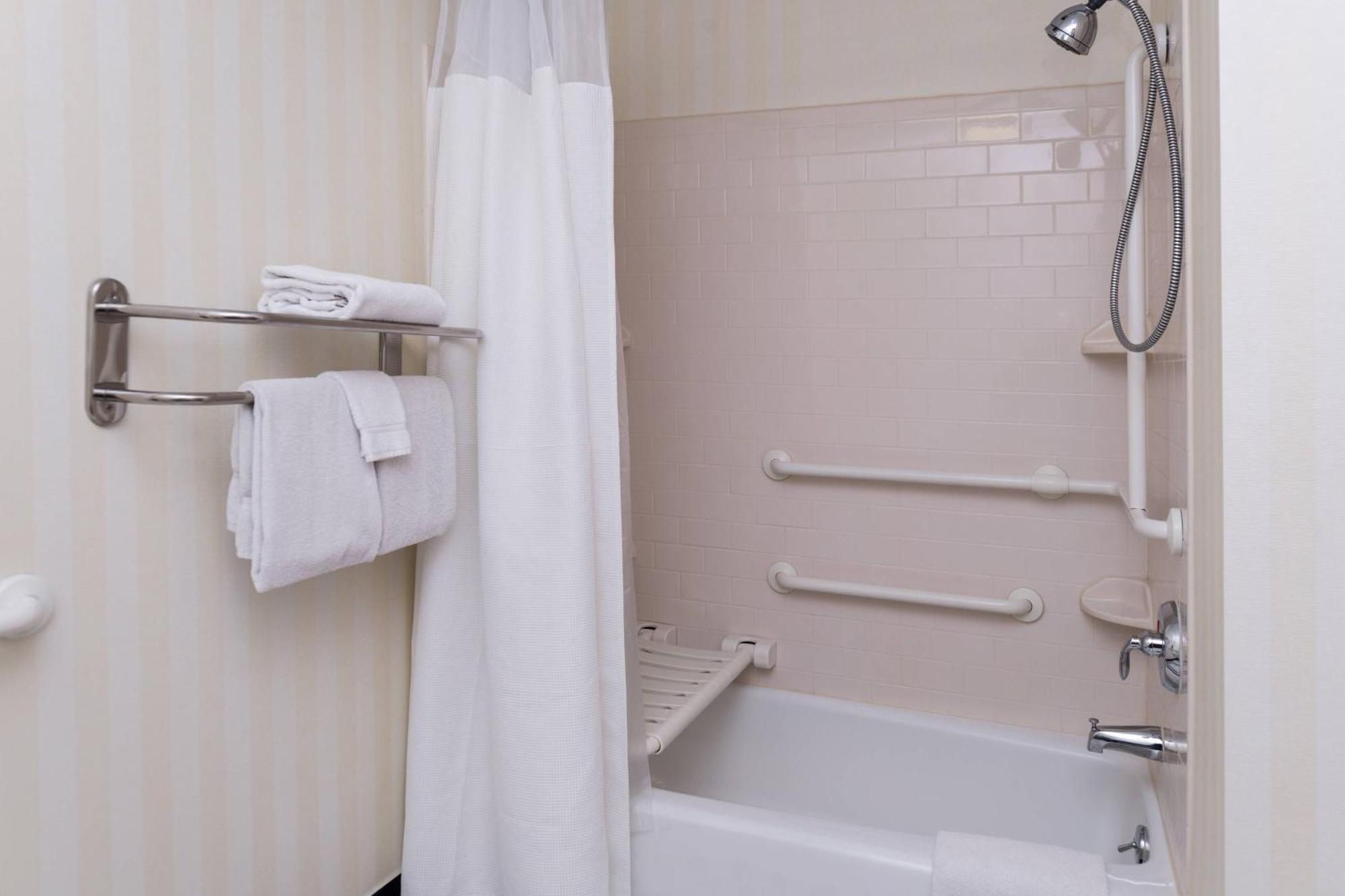 Fairfield And By Marriott San Antonio Northeast / / Rafb Hotel 3*