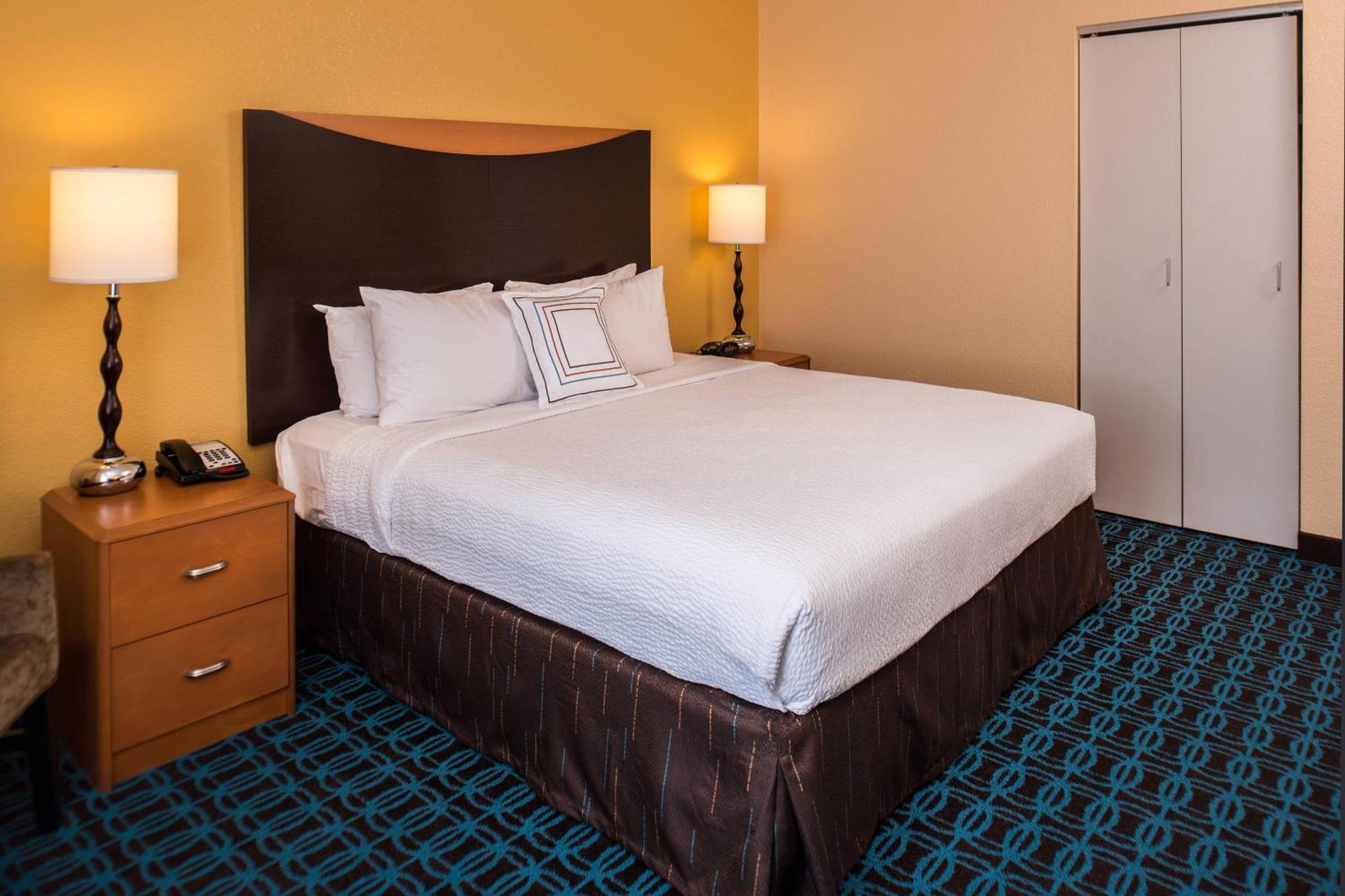 Fairfield And By Marriott San Antonio Northeast / / Rafb 3*
