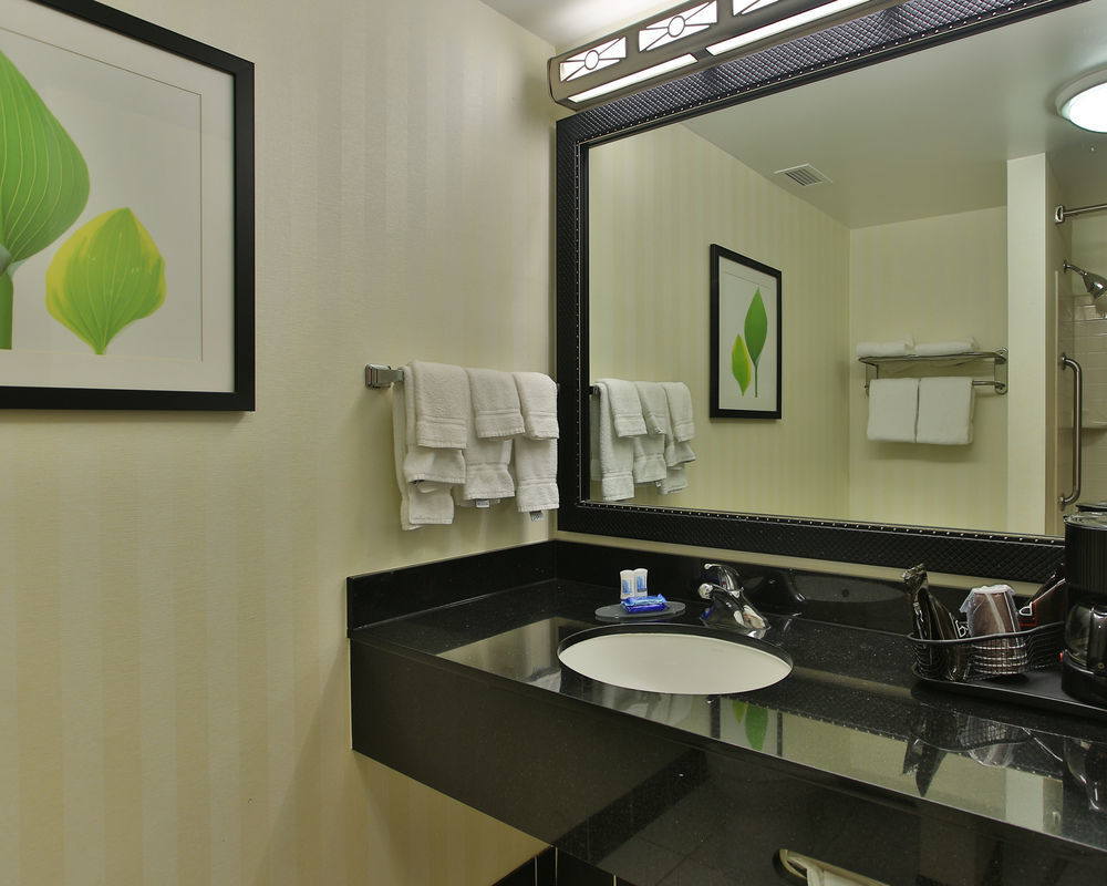 Fairfield And By Marriott San Antonio Northeast / / Rafb 3*